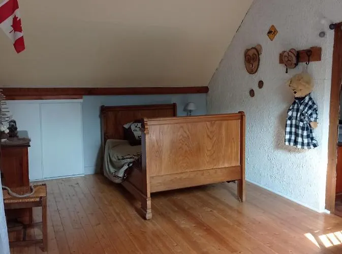 Campagnarde Du Grès Rouge De Séjour chez l'habitant Beauval