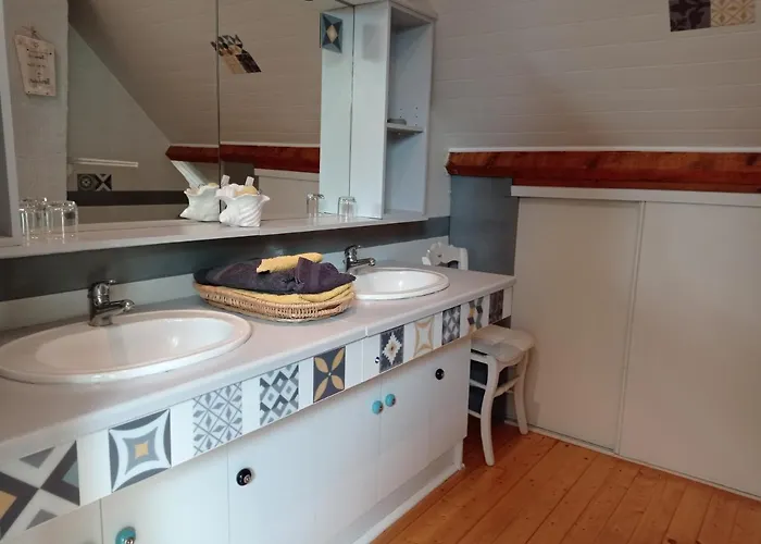 Campagnarde Du Grès Rouge De Séjour chez l'habitant